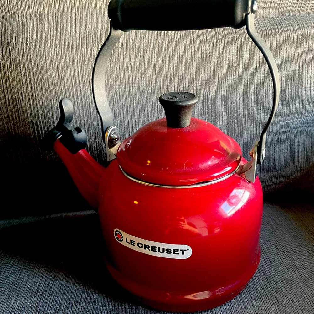 Le Creuset tea pot